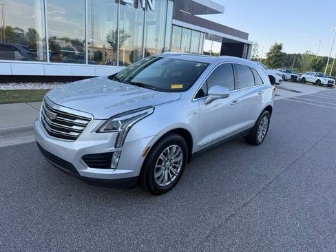 Used 2017 Cadillac XT5 Luxury w/ Driver Awareness Package AWD/4WD image 2