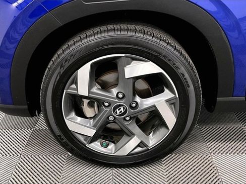Used 2024 Hyundai Venue Limited image 9