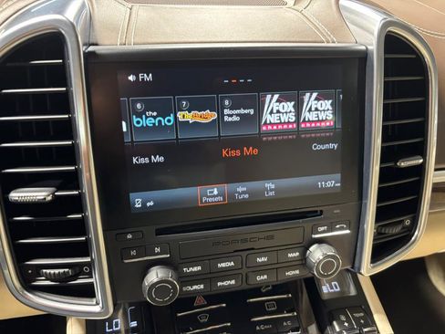 Used 2017 Porsche Cayenne S image 28