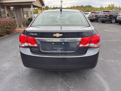 Used 2014 Chevrolet Cruze LS image 5