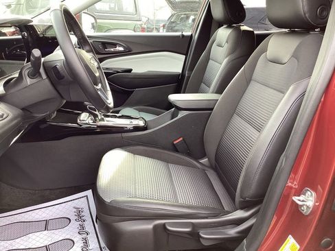 Used 2025 Chevrolet Trax LT w/ LT Convenience Package image 15