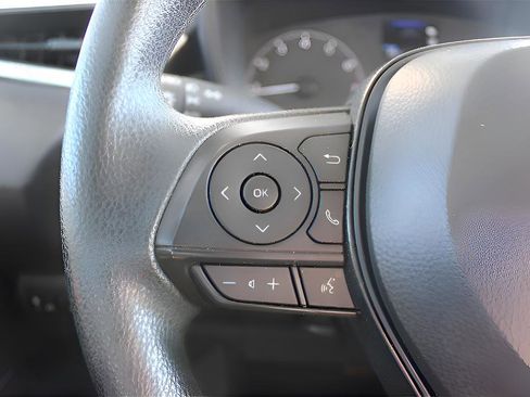 Used 2025 Toyota Corolla LE FWD image 10