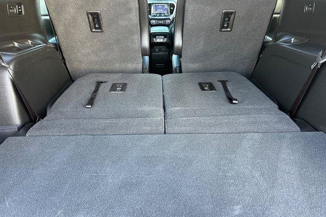 Used 2023 GMC Acadia AT4 w/ Preferred Package AWD/4WD image 16