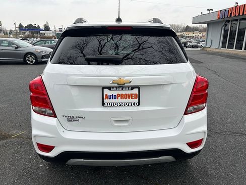 Used 2022 Chevrolet Trax LT w/ LT Convenience Package image 6