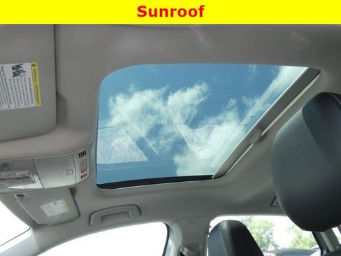 Used 2024 Volkswagen Jetta SE w/ Panoramic Sunroof Package image 15