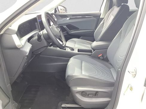 Used 2026 Volkswagen Tiguan SE AWD/4WD image 9