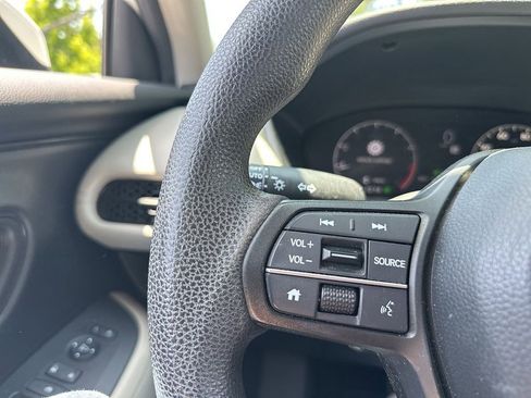Used 2024 Honda HR-V LX image 10