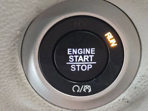 Used 2022 Chrysler Pacifica Limited FWD image 30