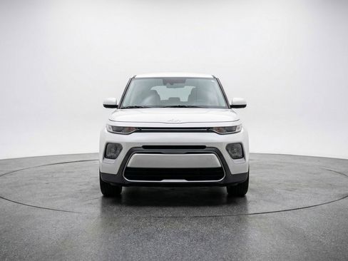 Used 2025 Kia Soul LX w/ LX Technology Package FWD image 2