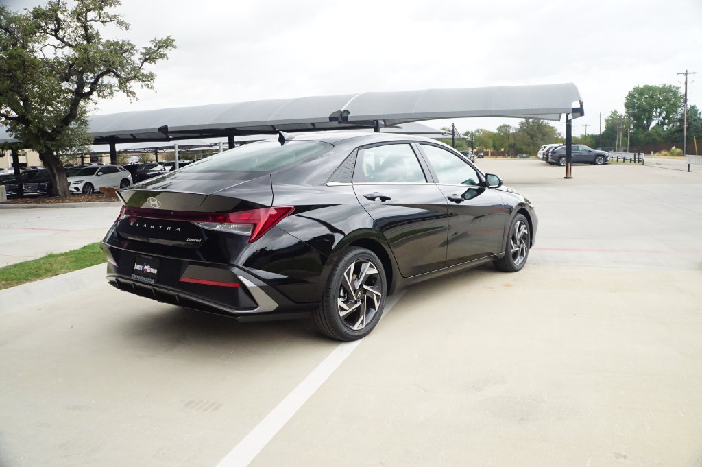New 2026 Hyundai Elantra Limited FWD image 7