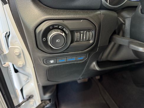 Used 2021 Jeep Wrangler Unlimited Sahara w/ Cold Weather Group AWD/4WD image 17