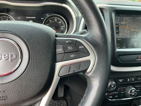 Used 2016 Jeep Cherokee Trailhawk w/ Comfort/Convenience Group AWD/4WD image 11