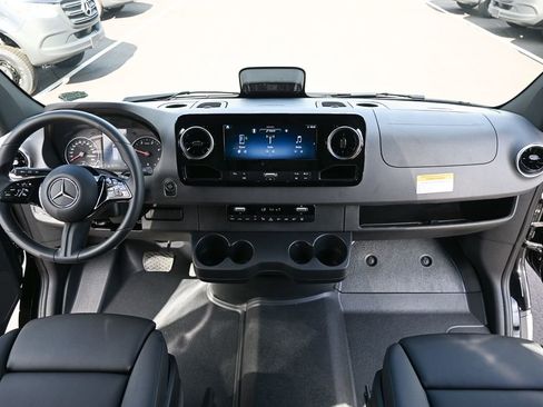 Used 2025 Mercedes-Benz Sprinter 2500 image 17