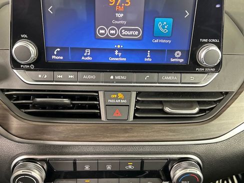 Used 2024 Nissan Altima 2.5 SV FWD image 13