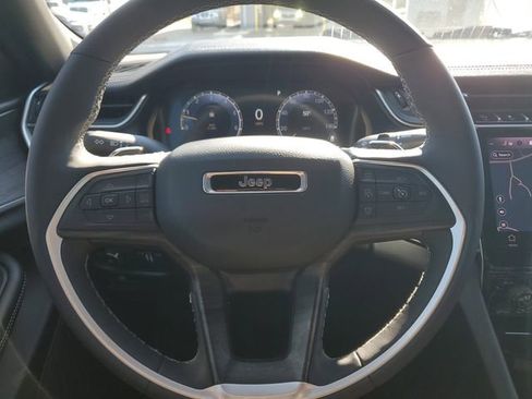 Certified 2025 Jeep Grand Cherokee Limited w/ Luxury Tech Group II image 27