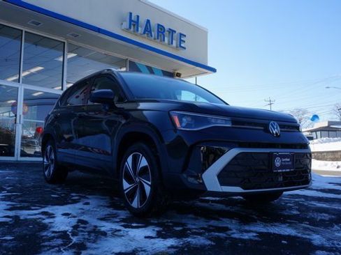 Certified 2025 Volkswagen Taos SE w/ Panoramic Sunroof Package image 2