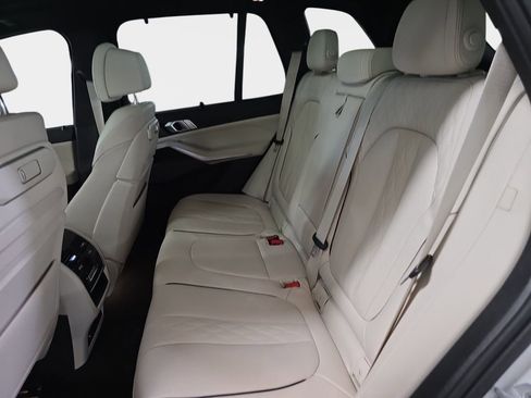 Used 2025 BMW X5 sDrive40i w/ Executive Package RWD image 14