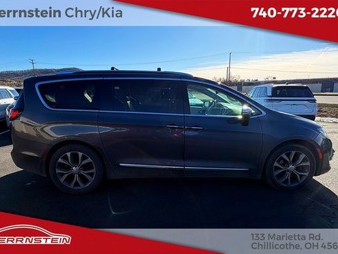 Used 2018 Chrysler Pacifica Limited w/ Tire & Wheel Group image 30