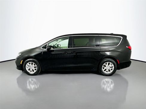 Used 2024 Chrysler Pacifica Touring-L FWD image 8