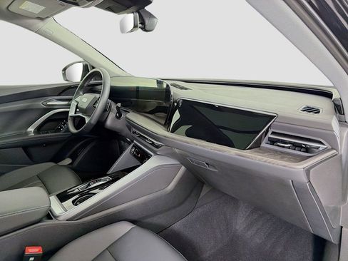 Used 2025 Audi Q5 Premium w/ Convenience Package image 30