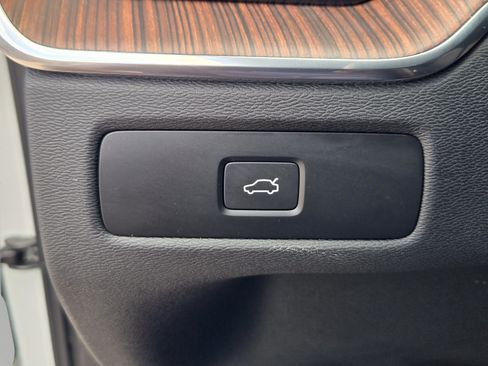 Certified 2024 Volvo XC60 B5 Plus w/ Protection Package Premier AWD/4WD image 20