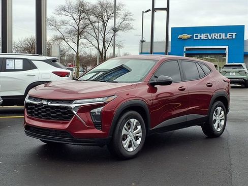 Used 2024 Chevrolet Trax LS w/ Driver Confidence Package image 1