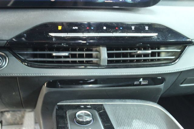 Used 2025 Buick Enclave Preferred w/ LPO, Floor Liner Package FWD image 21