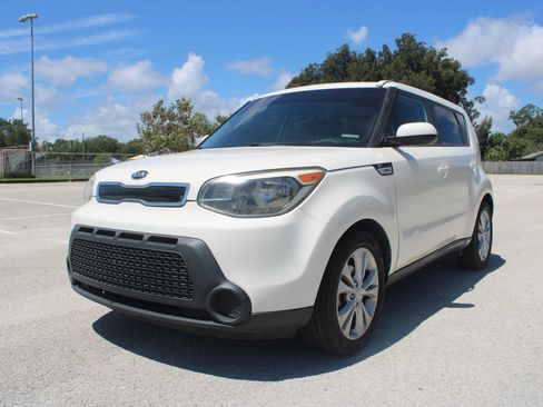 Used 2015 Kia Soul + FWD image 3