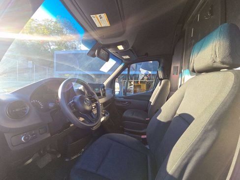 Used 2019 Mercedes-Benz Sprinter 144 image 9