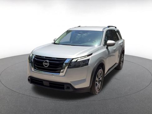 Used 2025 Nissan Pathfinder SV FWD image 7