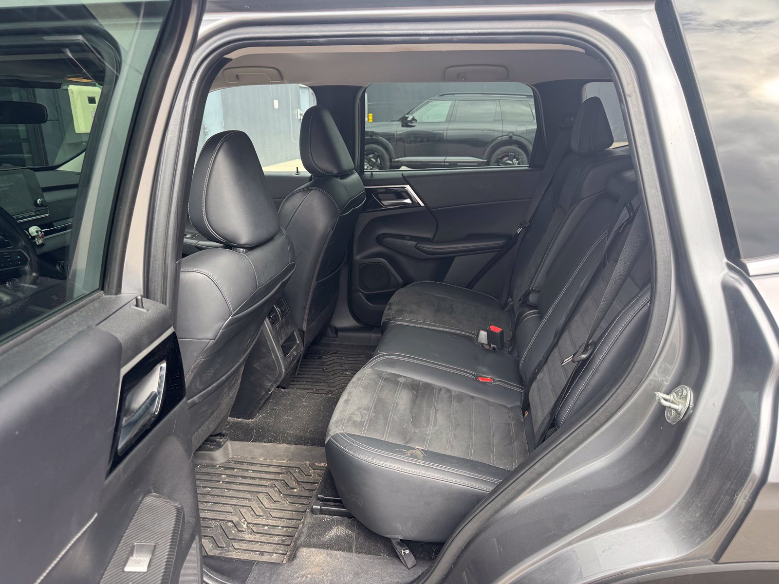 Used 2022 Mitsubishi Outlander SE AWD/4WD image 9