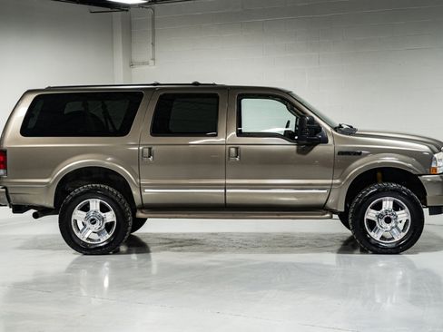 Used 2003 Ford Excursion Limited image 2