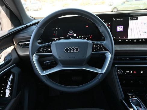 Used 2025 Audi Q5 Premium w/ Convenience Package image 5