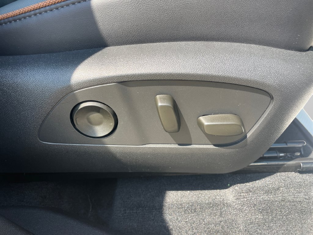 Used 2025 GMC Acadia AT4 w/ LPO, Floor Liner Package AWD/4WD image 12