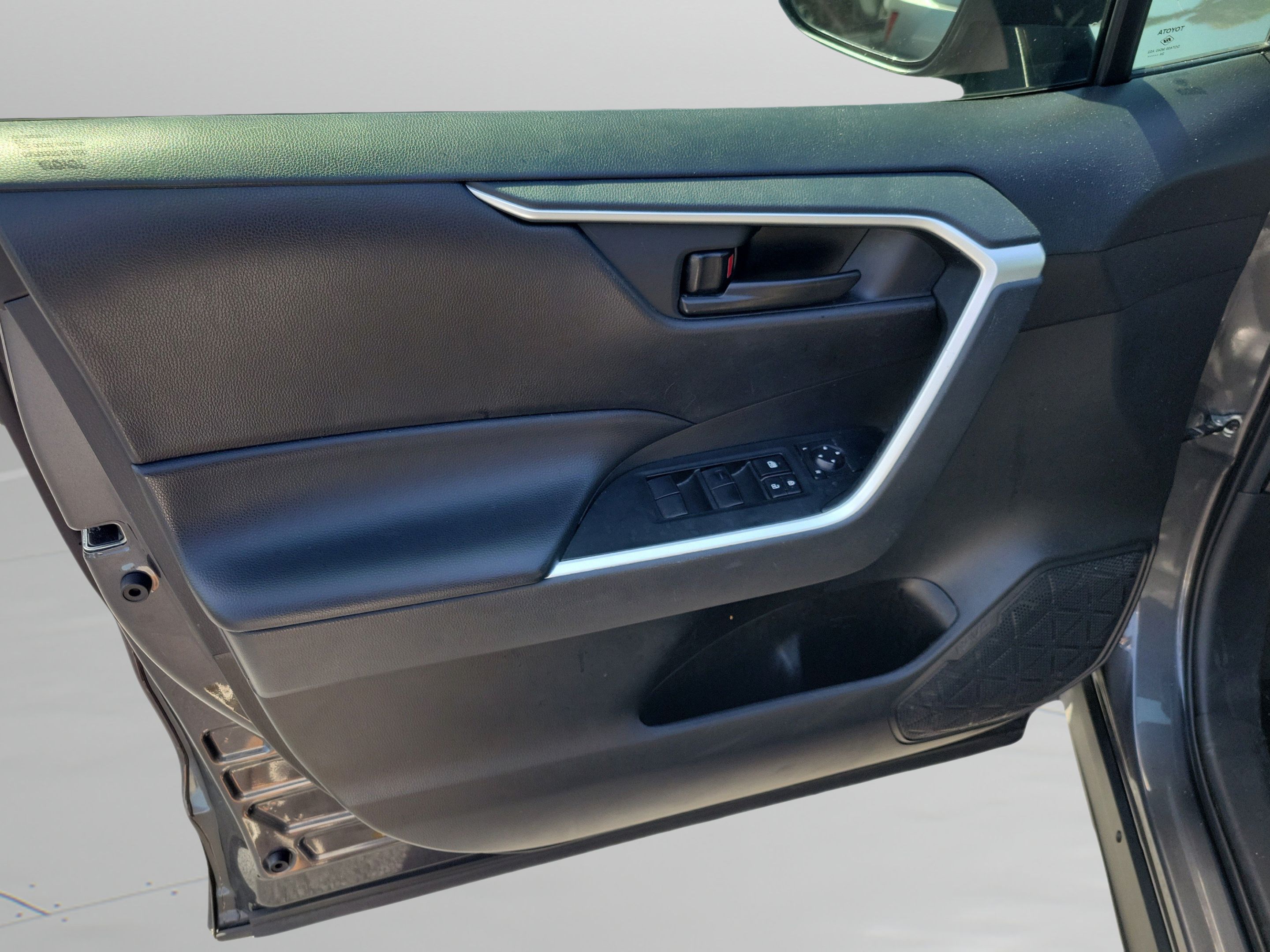 Used 2025 Toyota RAV4 LE FWD image 6