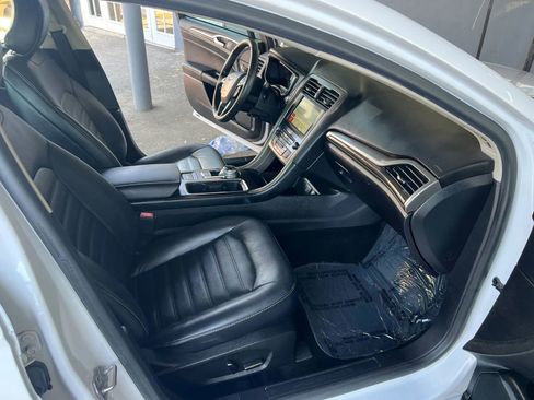 Used 2018 Ford Fusion SE w/ Equipment Group 602A FWD image 11