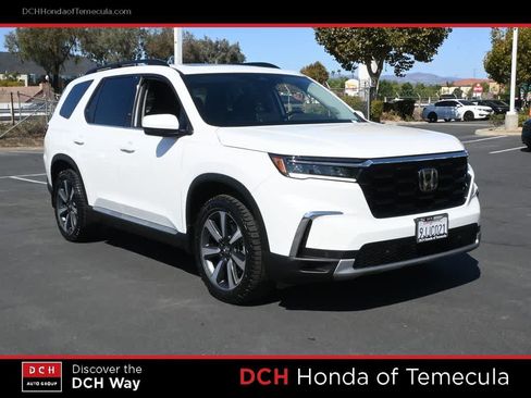 Certified 2024 Honda Pilot Touring image 3