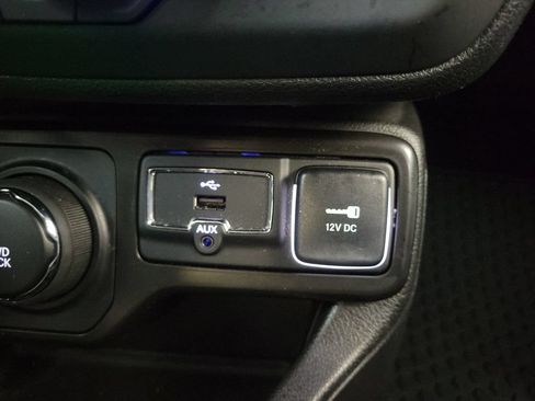 Used 2022 Jeep Renegade Latitude AWD/4WD image 23