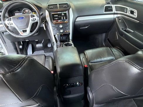 Used 2015 Ford Explorer XLT w/ Equipment Group 202B AWD/4WD image 15