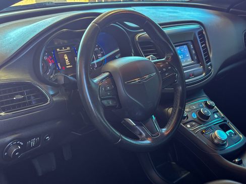 Used 2016 Chrysler 200 S FWD image 18