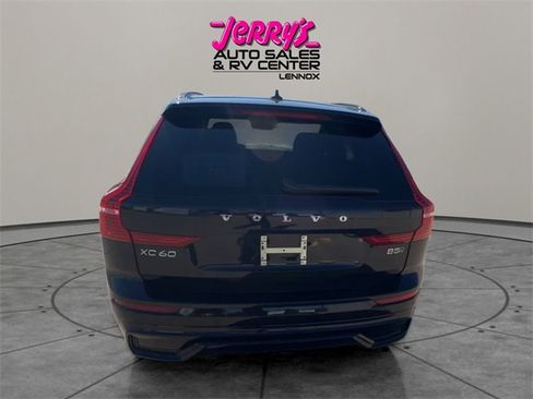 Used 2025 Volvo XC60 B5 Plus image 4