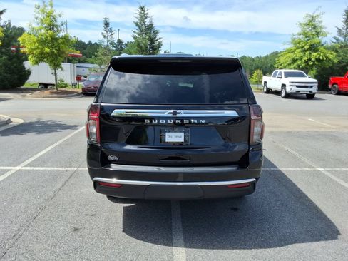 Certified 2023 Chevrolet Suburban LT w/ Luxury Package RWD image 6