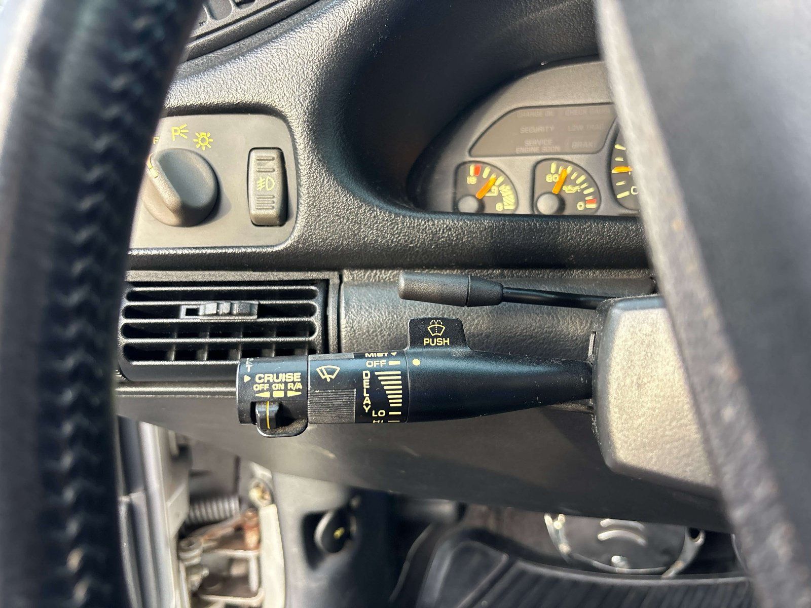 Used 1993 Chevrolet Camaro LT RWD image 16