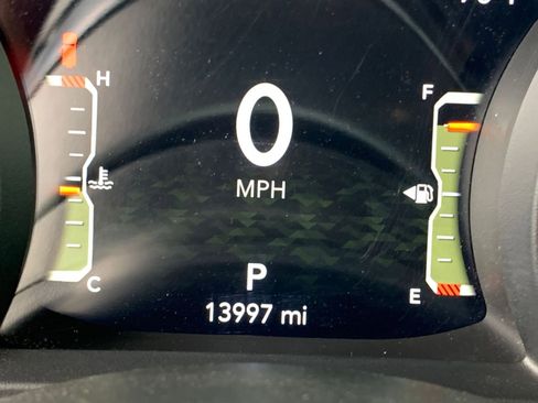 Used 2025 Jeep Wrangler Sahara image 39