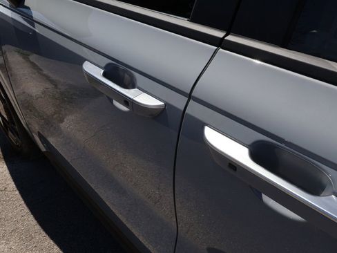 New 2026 Kia Carnival EX FWD image 10