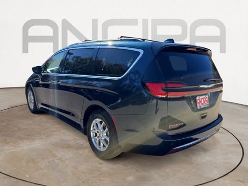 Used 2022 Chrysler Pacifica Touring-L image 7