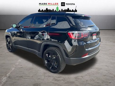 Used 2019 Jeep Compass Latitude AWD/4WD image 3