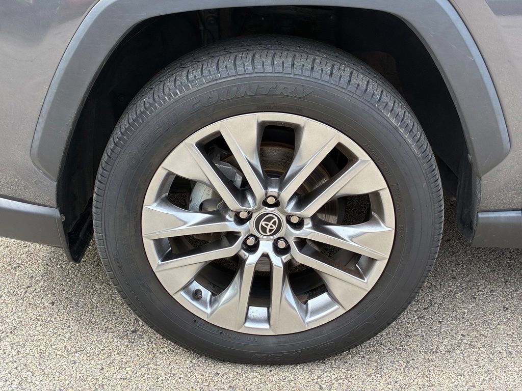Used 2021 Toyota RAV4 XLE Premium FWD image 15