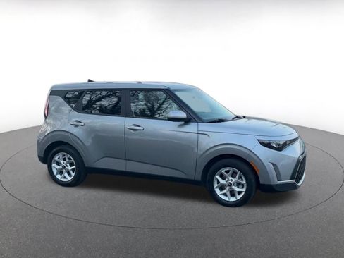Used 2025 Kia Soul LX w/ LX Technology Package image 2