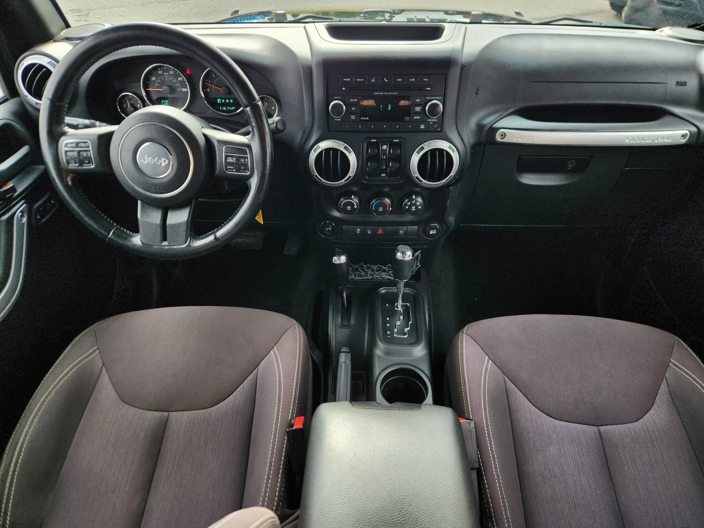 Used 2015 Jeep Wrangler Unlimited Sahara w/ Connectivity Group AWD/4WD image 3